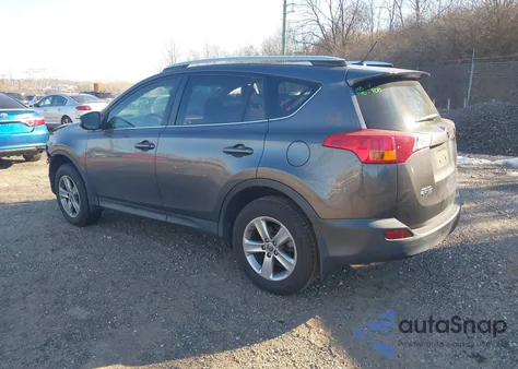2015 Toyota Rav4 Xle z USA, uszkodzony, nr VIN JTMRFREV6FJ045686